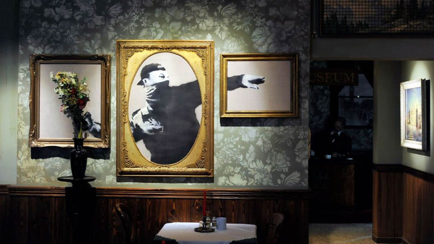 O Banksy άνοιξε κατάστημα με merchandise στο Λονδίνο