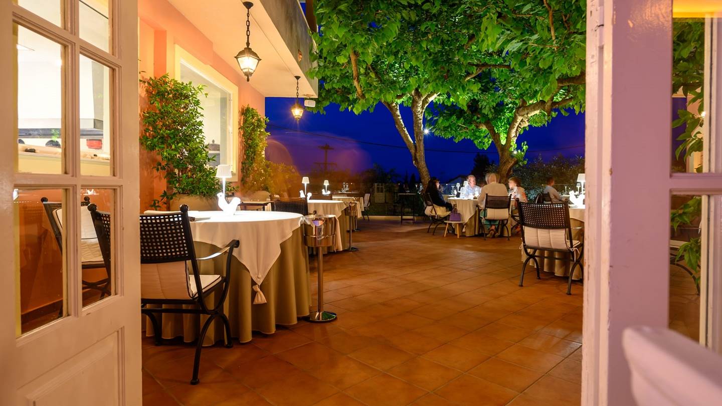 Χρυσοί Σκούφοι 2025: Αυτά είναι τα καλύτερα εστιατόρια της Ελλάδας