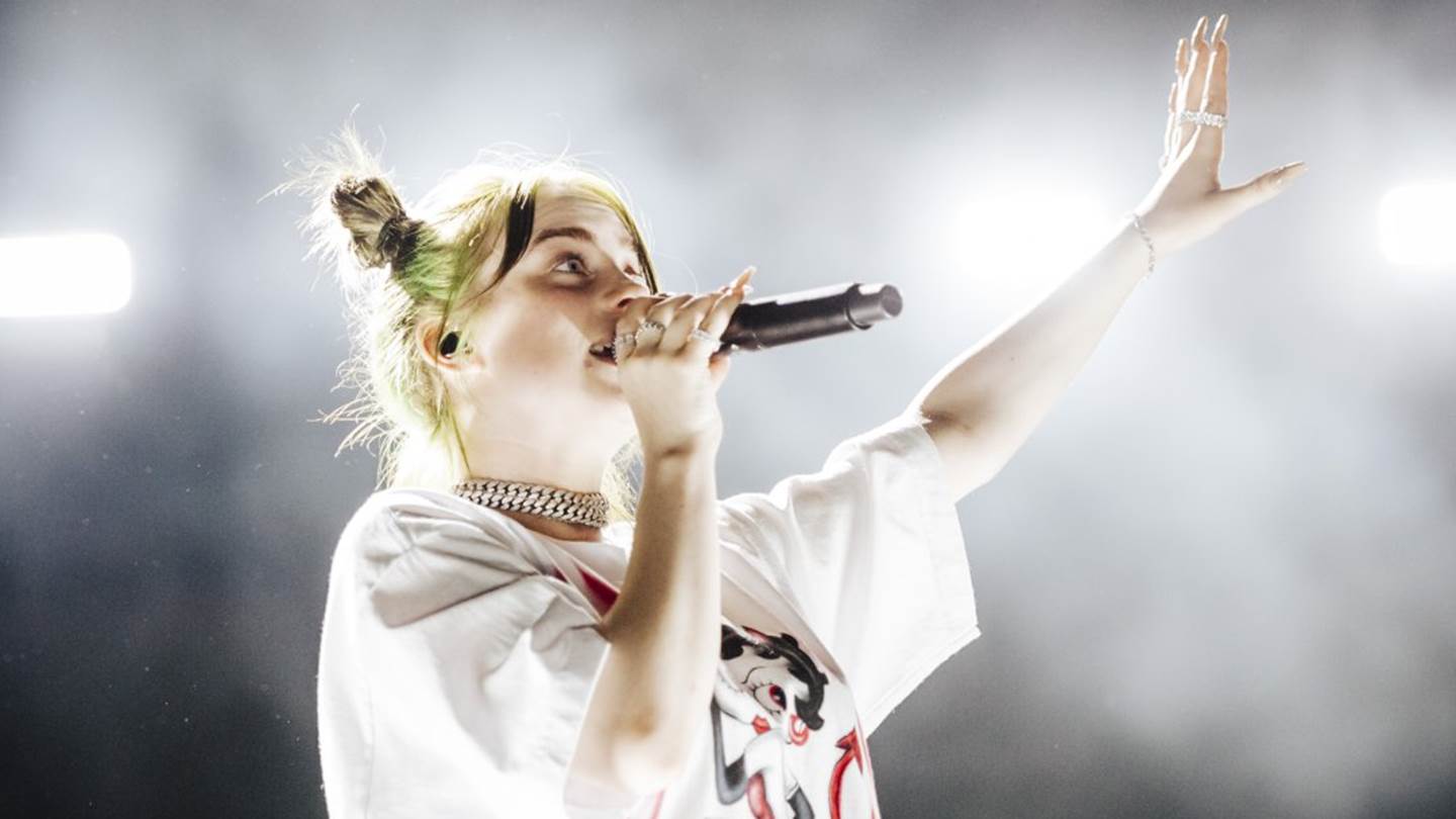 Η Billie Eilish και η τέχνη του να είσαι η μεγαλύτερη ποπ σταρ της εποχής σου