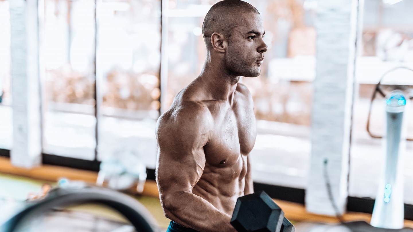 Πώς θα γίνουν οι δικέφαλοι σου αν κάνεις αυτή την άσκηση για 30 ημέρες