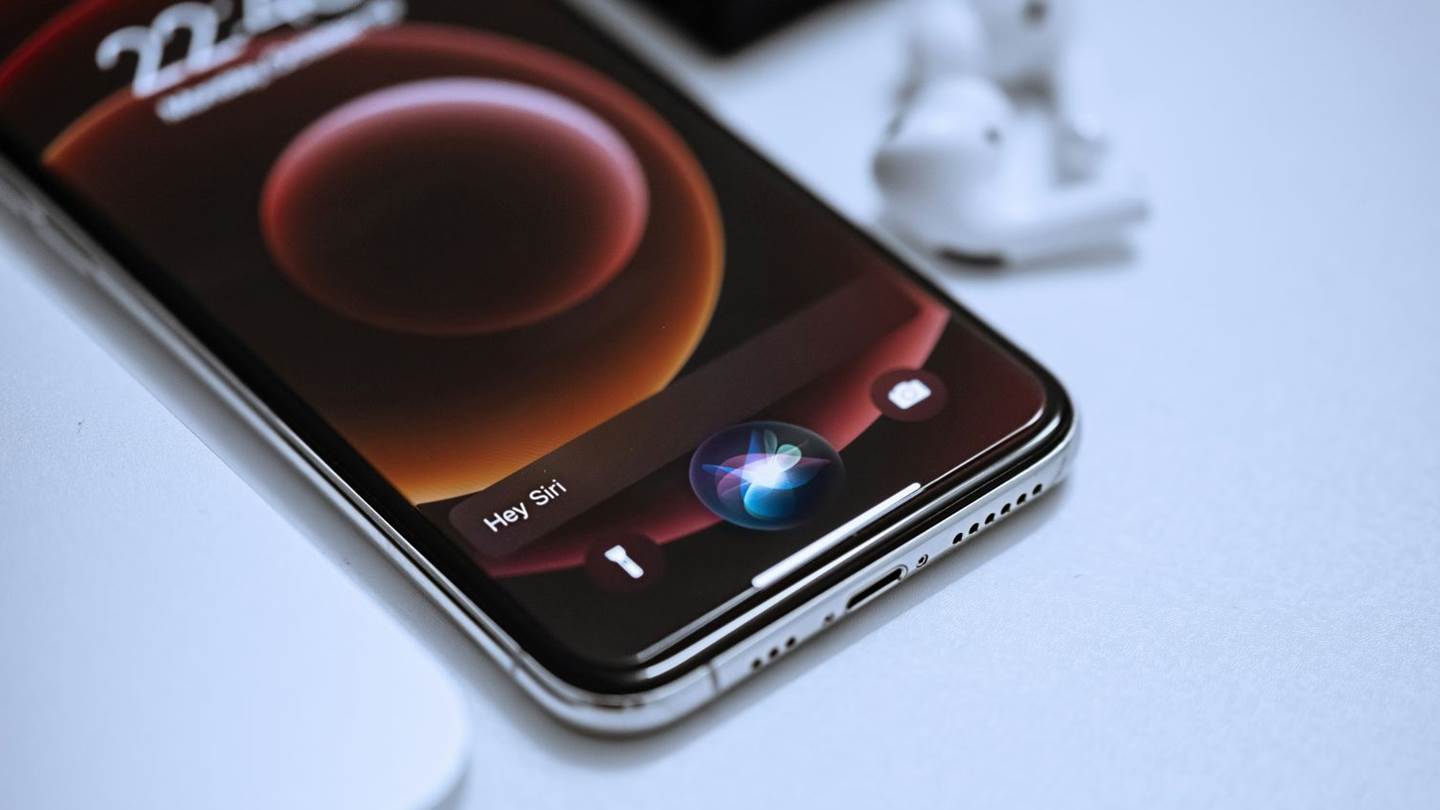 Το Google Gemini θα είναι πλέον η βάση της νέας Siri, της ΑΙ βοηθού της Apple