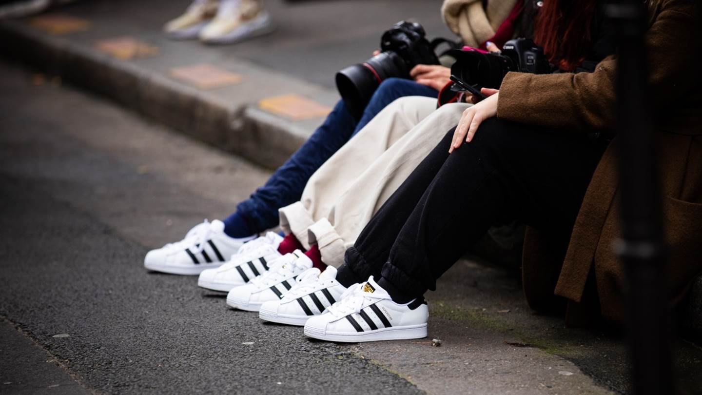 Ξέρουμε ποια sneakers της Adidas σου ταιριάζουν