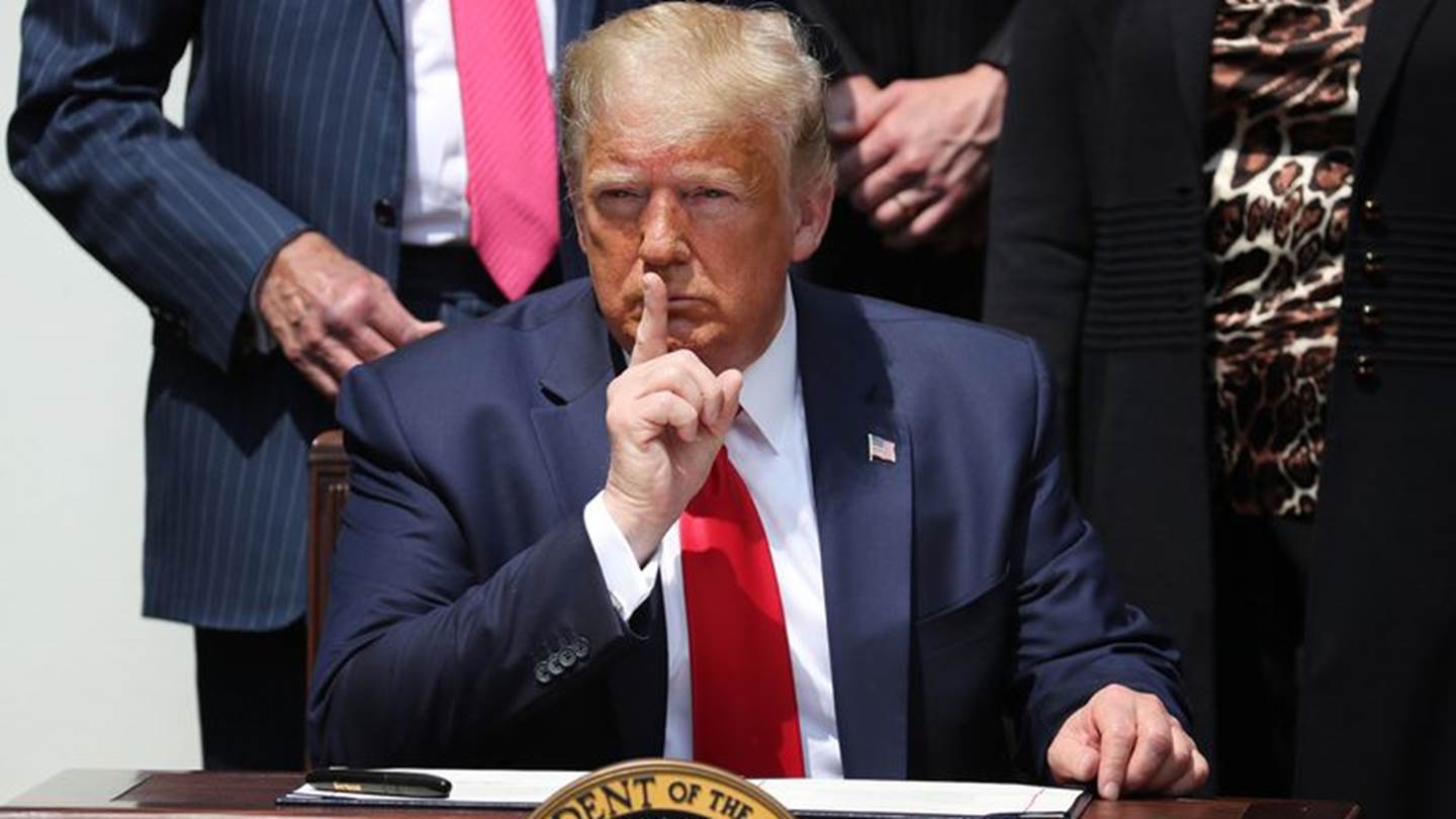 Η δημοτικότητα του Donald Trump καταρρέει