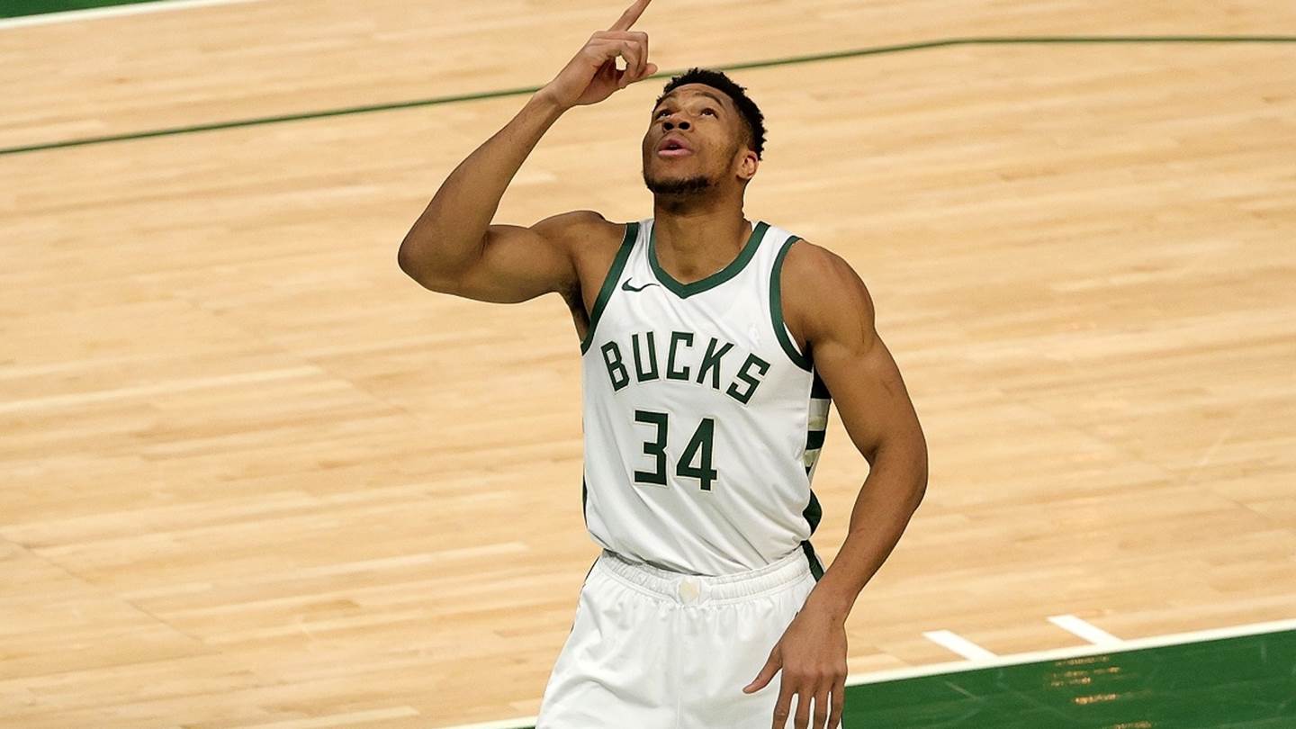 Το NBA μας βάζει κυριολεκτικά στα παπούτσια του Γιάννη Αντετοκούνμπο