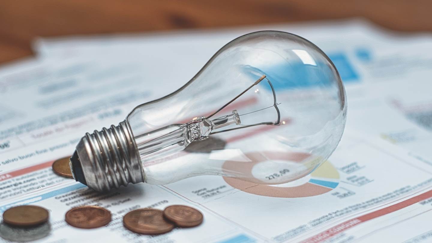 Έξυπνα tips για να εξοικονομήσεις χρήματα στον λογαριασμό του ηλεκτρικού ρεύματος