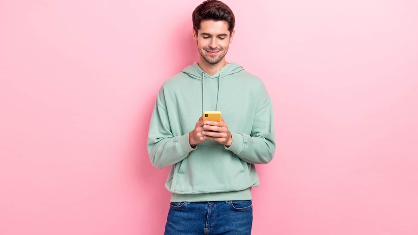 Πόσοι Έλληνες ενημερώνονται από το TikTok και το YouTube για την επικαιρότητα