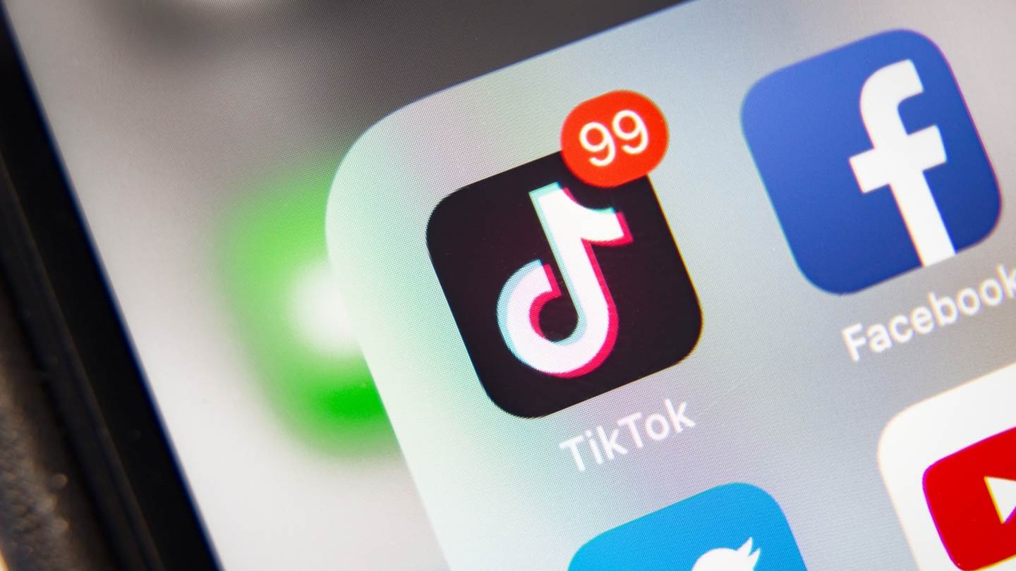 Γιατί απαγορεύτηκε το TikTok στην Αλβανία για τουλάχιστον έναν χρόνο