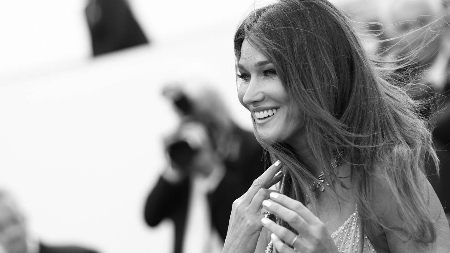 Η Carla Bruni μάγεψε (και) τη Βενετία