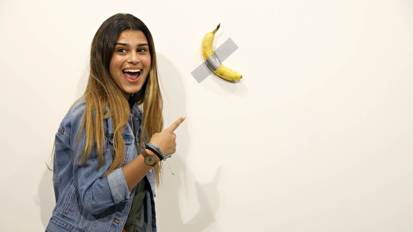 O καλλιτέχνης που έφαγε μία μπανάνα 120 χιλιάδων δολαρίων
