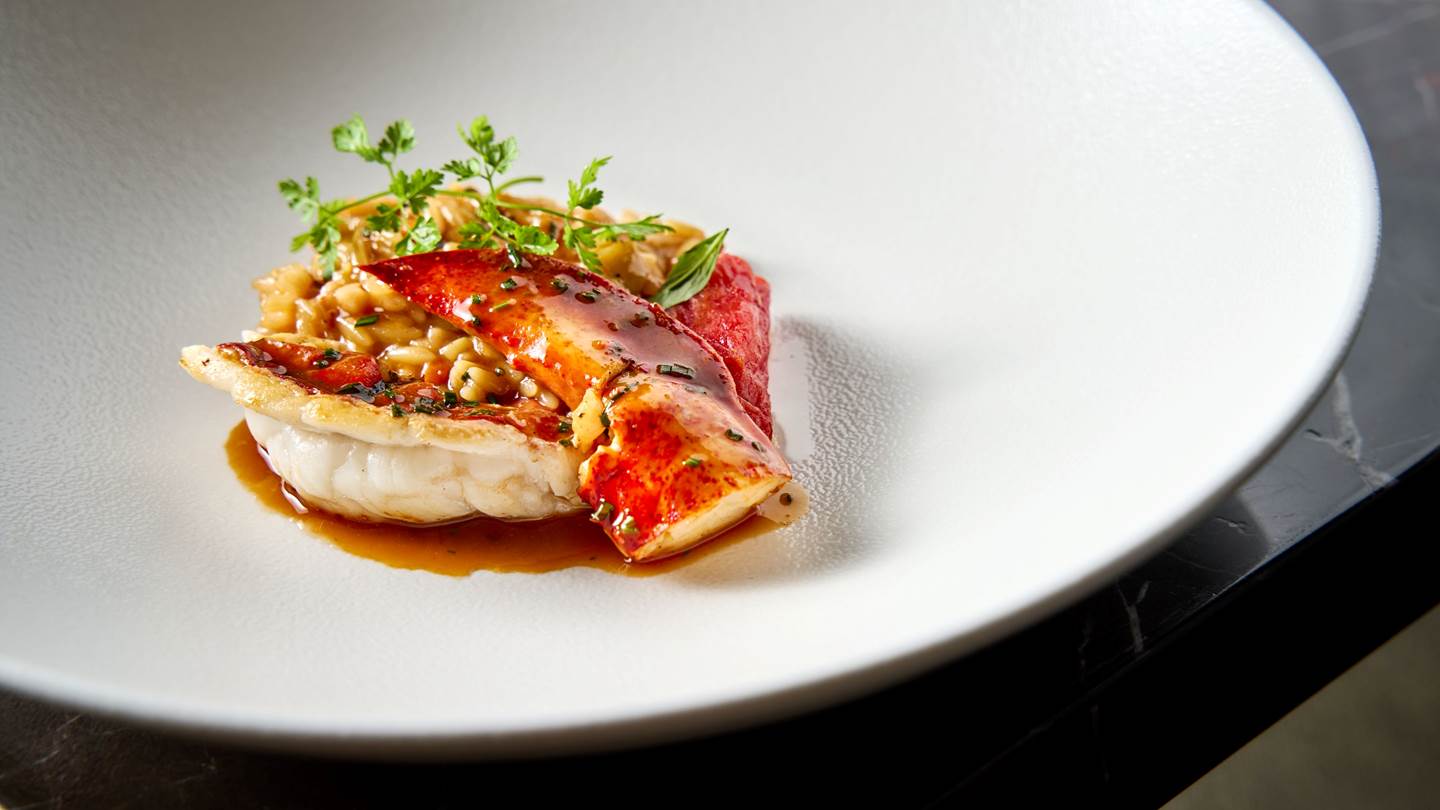 Η Galazia Hytra στρώνει και πάλι τραπέζι στην Πάρο