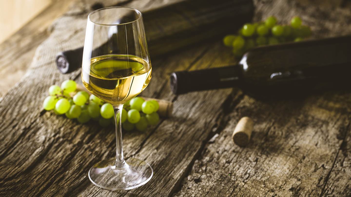 Λευκό κρασί, η πιο καλοκαιρινή πρόταση δροσιάς