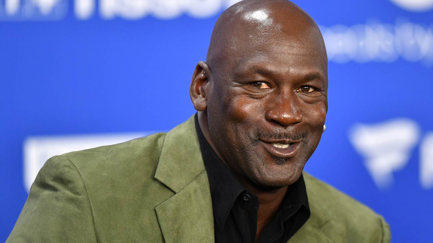 Όλοι αναρωτιούνται γιατί το NBA μετονομάζει το βραβείο MVP σε Michael Jordan Trophy