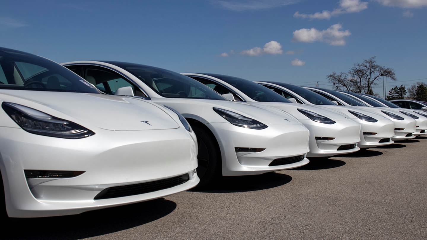 Ο άνθρωπος που χάκαρε τα αυτοκίνητα της Tesla