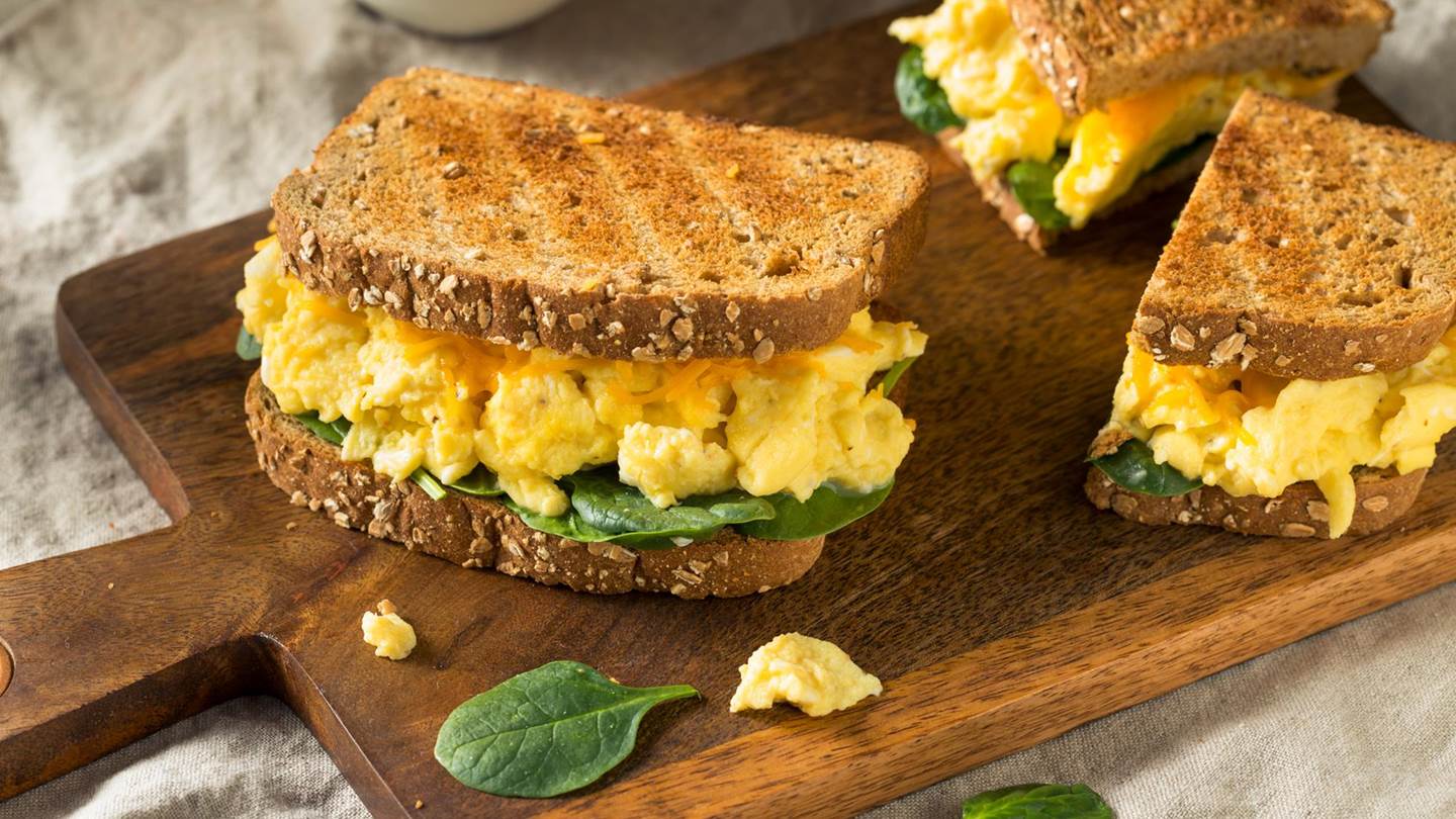 Σάντουιτς με scrambled eggs, η συνταγή