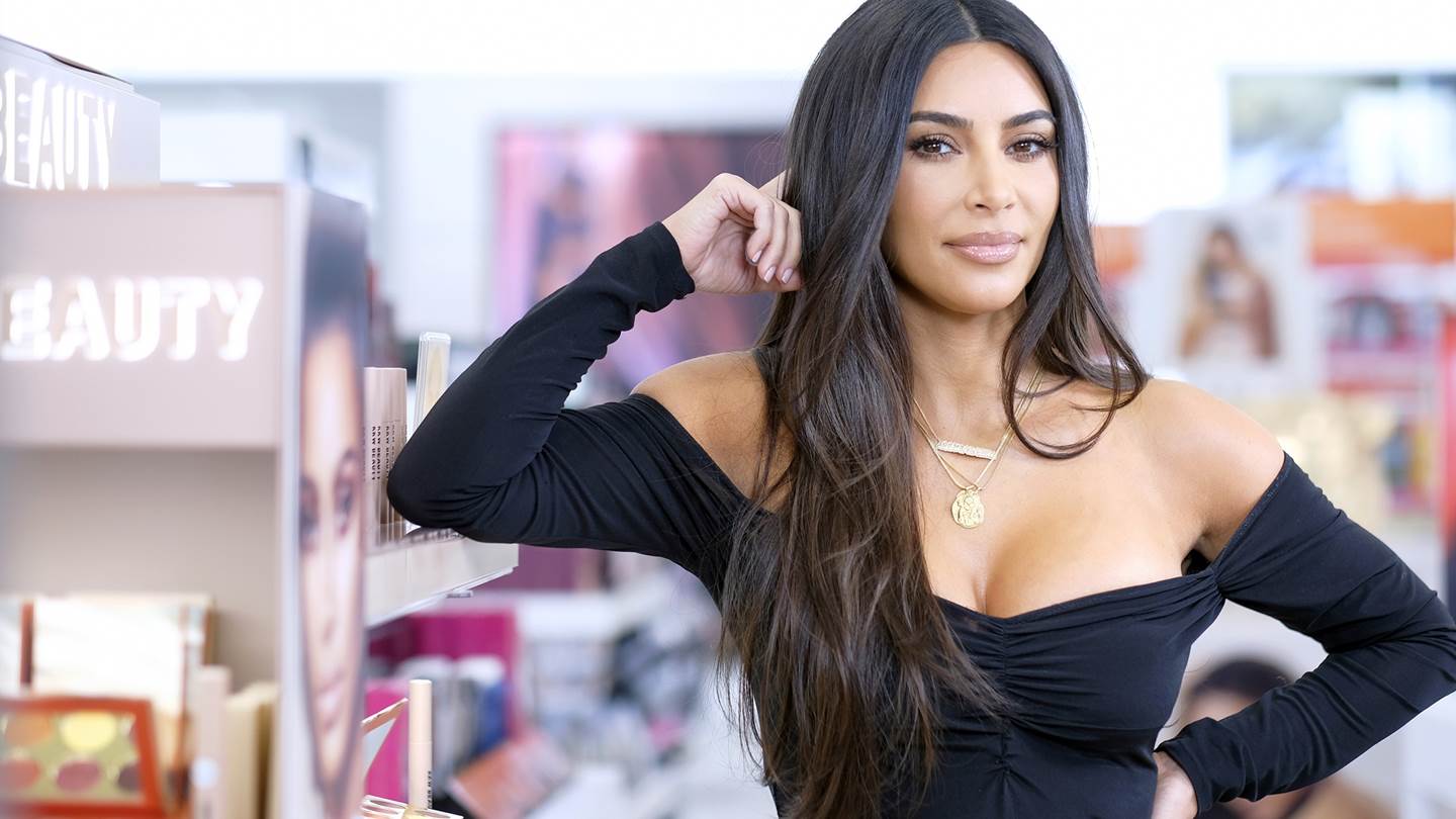 Η Kim Kardashian γυμνή σε εξώφυλλο περιοδικού