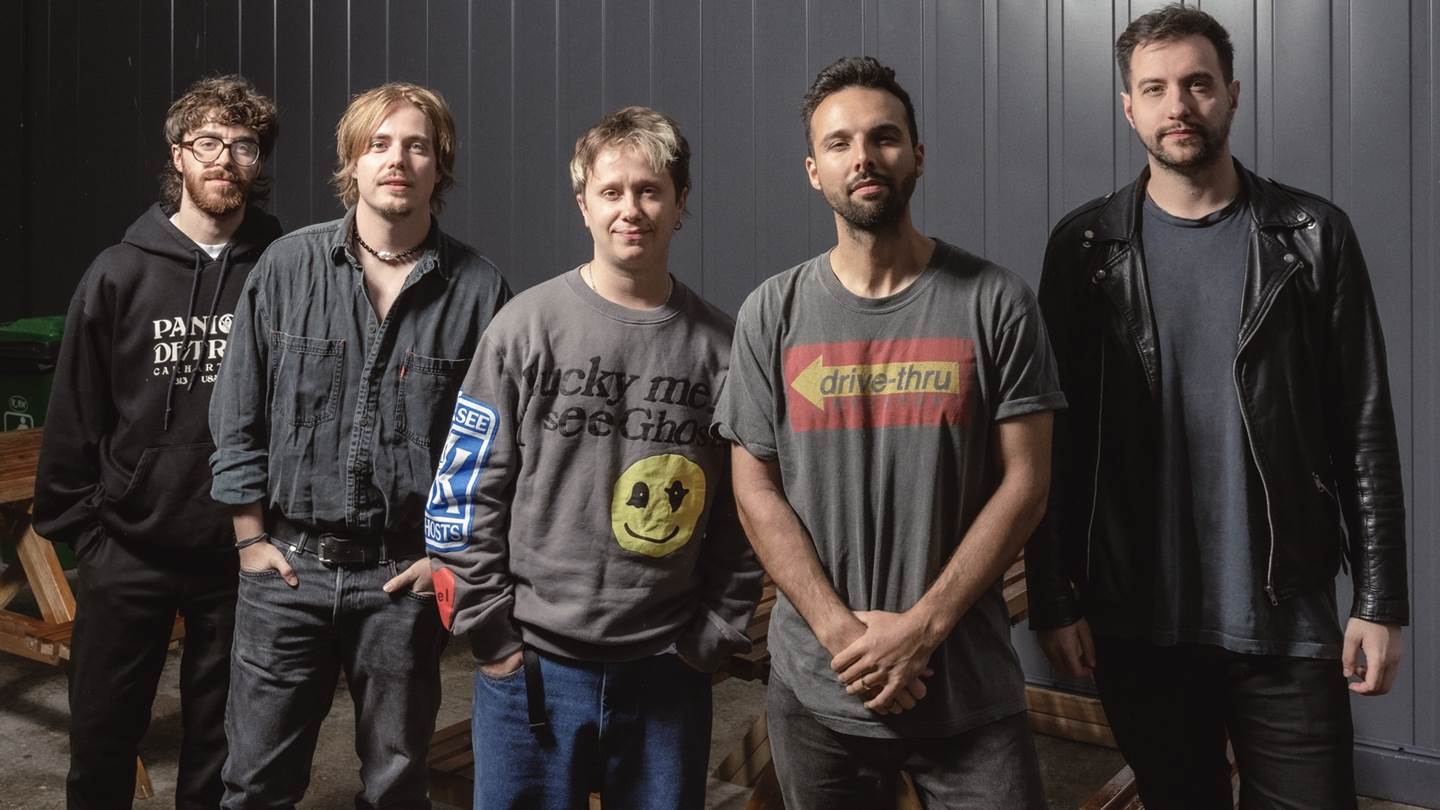 Όλα ή Nothing But Thieves