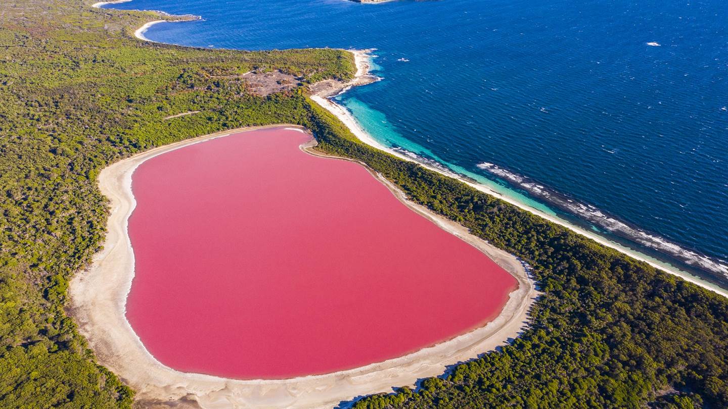 Πού είναι αυτή η ροζ λίμνη που έχει γίνει viral στο Instagram;