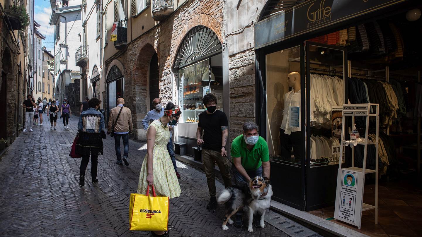 Πού οφείλεται η επιτυχία της Ιταλίας και της Σουηδίας στο δεύτερο κύμα του κορονοϊού