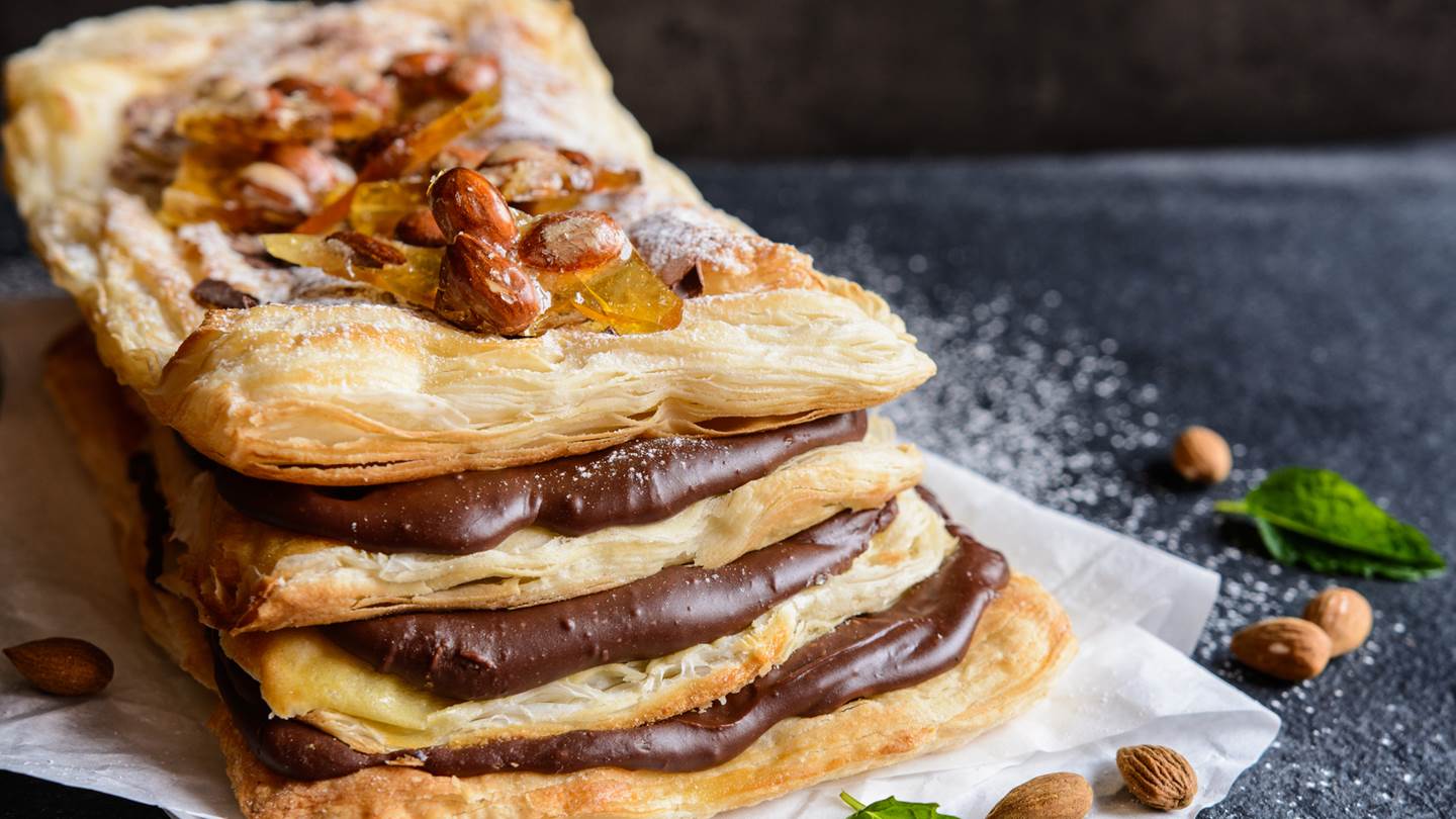 Σοκολατένιο μιλφέιγ με ρούμι και σταφίδες