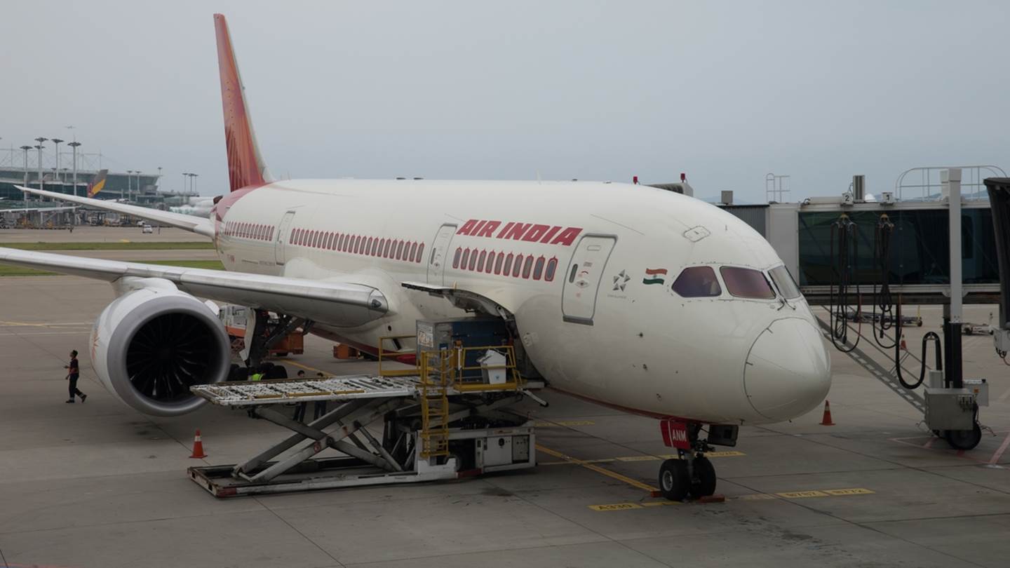 Αεροπορική τραγωδία στην Ινδία με 242 επιβαίνοντες-Πρώτη φορά που συντρίβεται Boeing 787