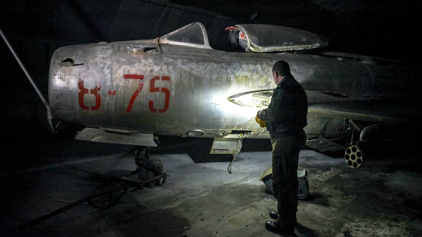 Στο νεκροταφείο των μαχητικών jets της Αλβανίας