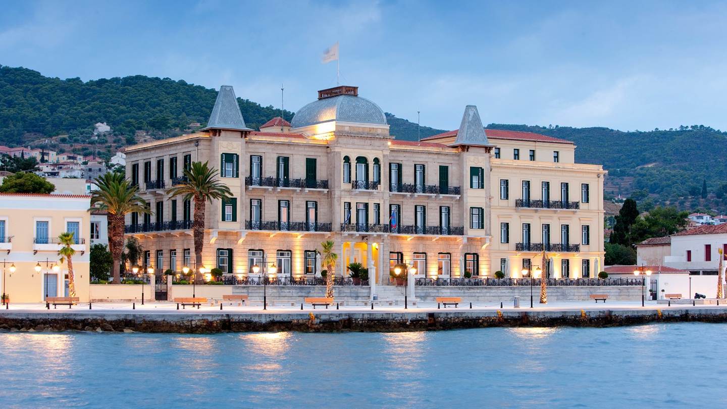 To Poseidonion Grand Hotel παραμένει σημείο αναφοράς για τις Σπέτσες