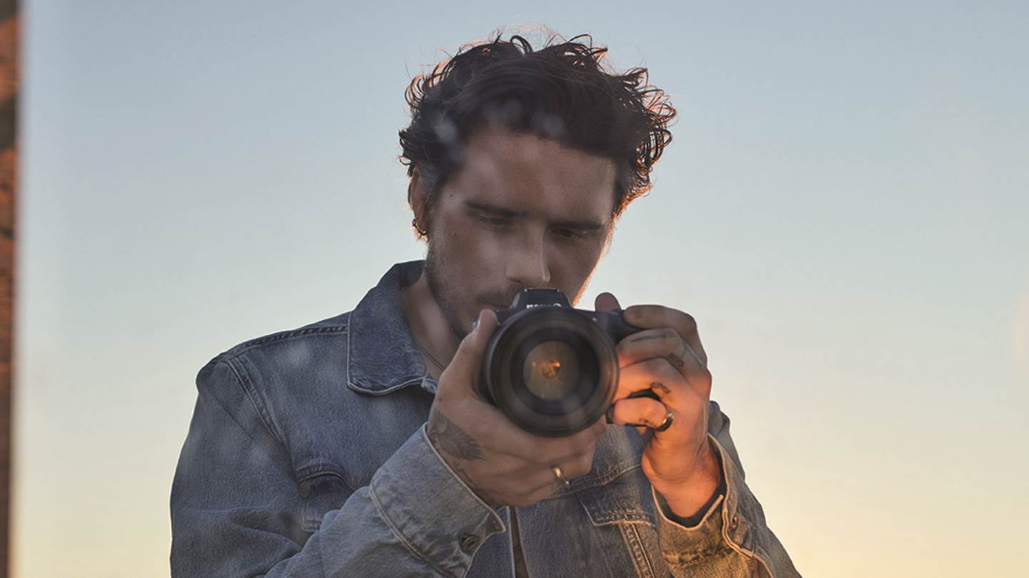 Η Pepe Jeans ενώνει τις δυνάμεις της με τον Brooklyn Beckham