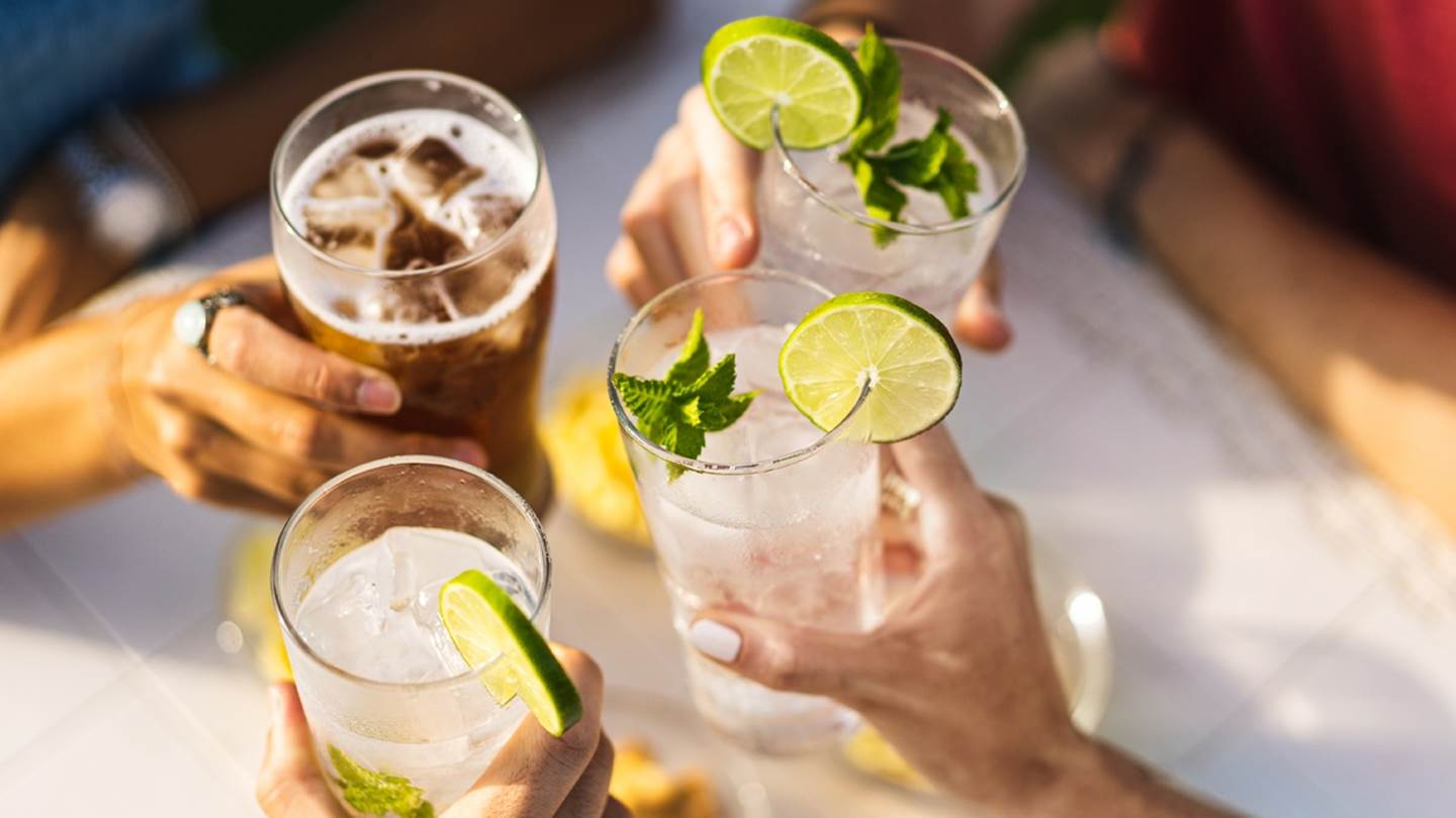 Τα δύο αλκοολούχα ποτά που δεν είναι τόσο καλά για την υγεία σου, σύμφωνα με το Harvard