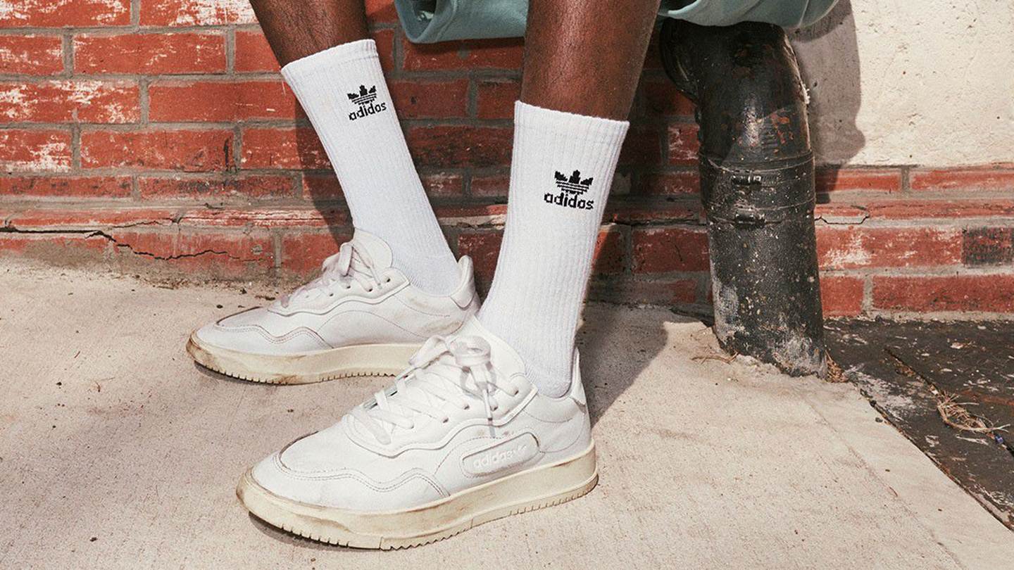 Η adidas λανσάρει 10 διαφορετικές εκδοχές λευκών sneakers