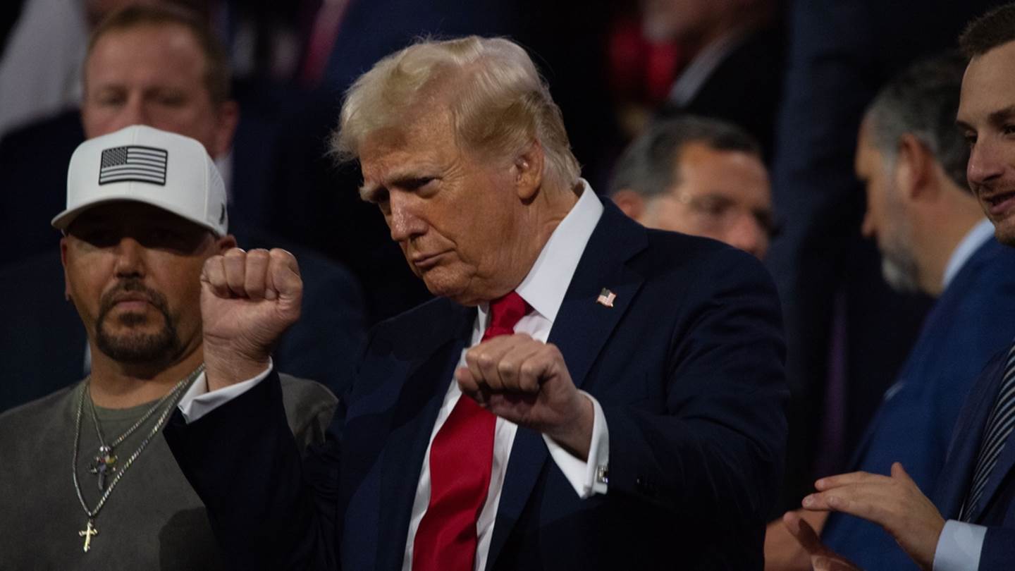 Ο 78χρονος Donald Trump μόλις αυτοαποκαλέστηκε 'ωραίος και έξυπνος νεαρός'