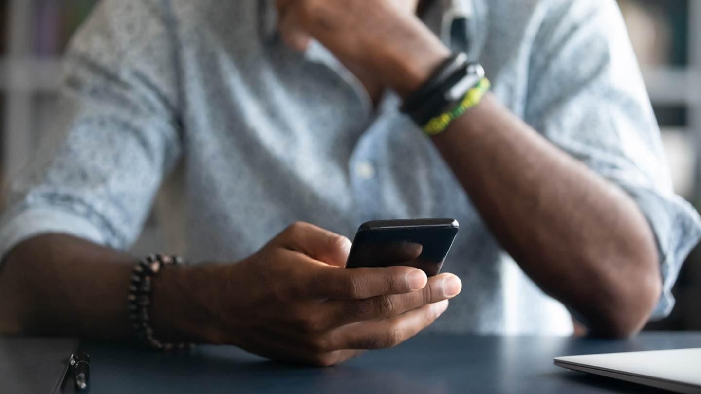 Το νέο κόλπο για να μάθεις ποιος σε τσεκάρει στο Facebook