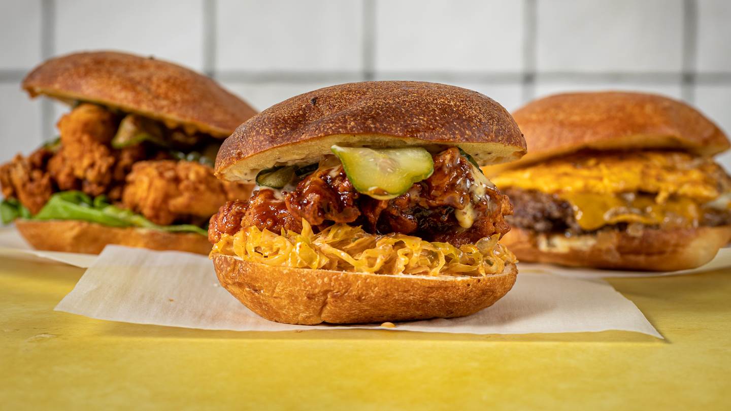 Στο Κολωνάκι για ένα από τα καλύτερα burgers της Αθήνας