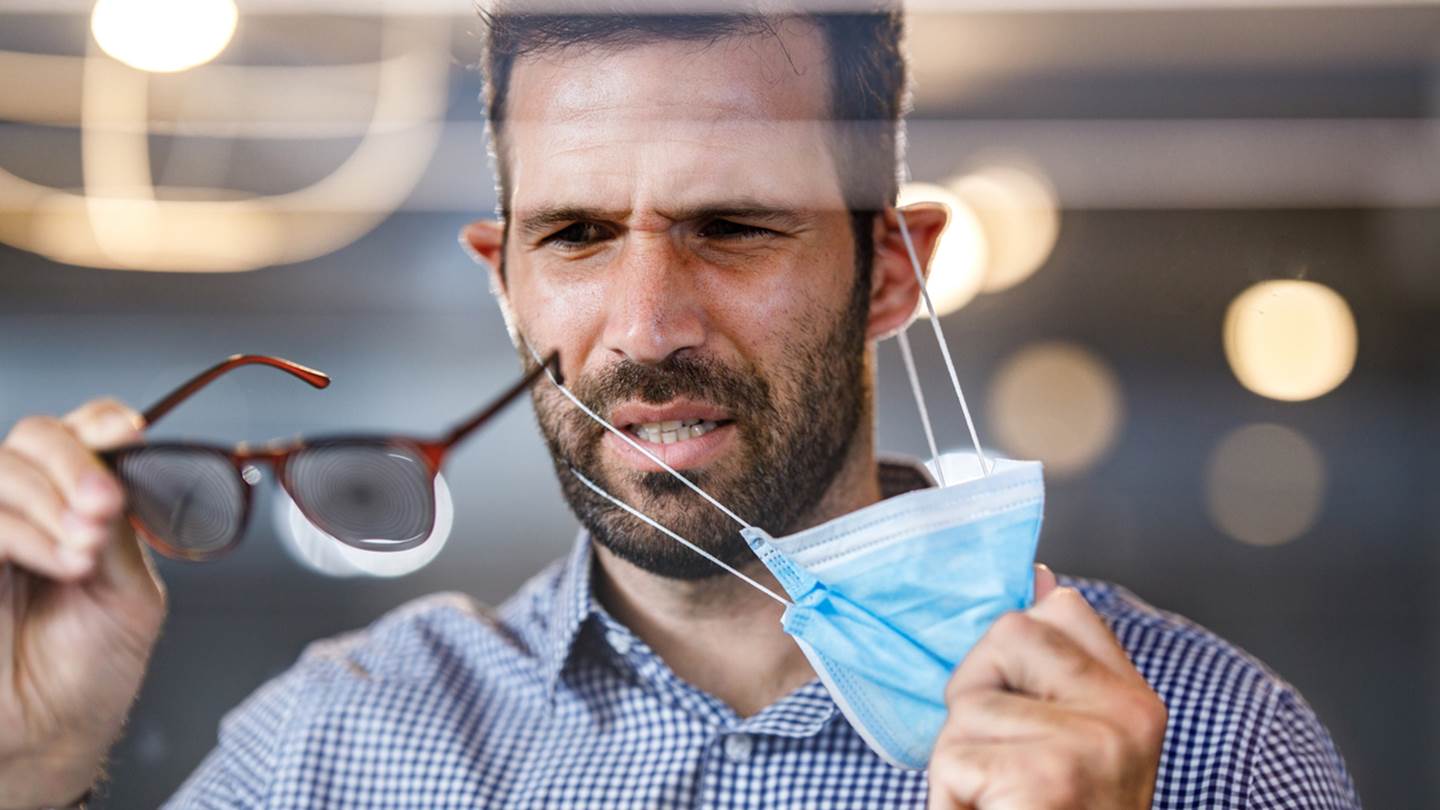 Μικρότερος ο κίνδυνος Covid-19 για όσους φορούν γυαλιά