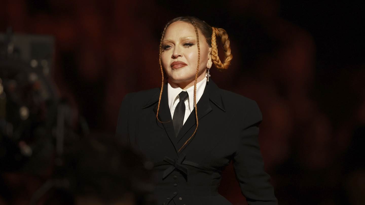 Στην εντατική νοσηλεύεται η Madonna