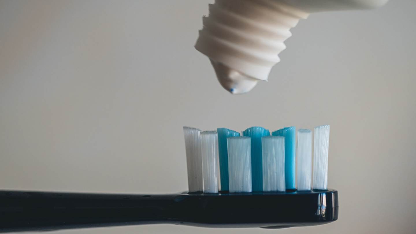 Πόσοι ιοί ζουν μέσα στην οδοντόβουρτσά σου