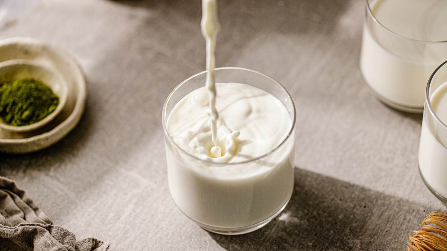 Κάποια ροφήματα μας ενυδατώνουν περισσότερο από το νερό, σύμφωνα με την επιστήμη