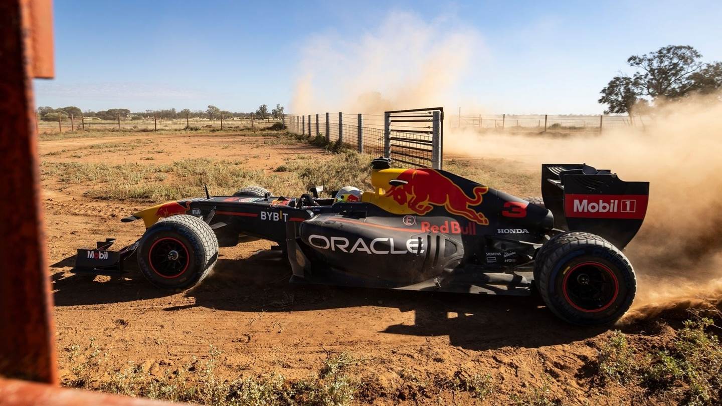 Τι κάνει ο Ricciardo και η Red Bull ανάμεσα σε καγκουρό;