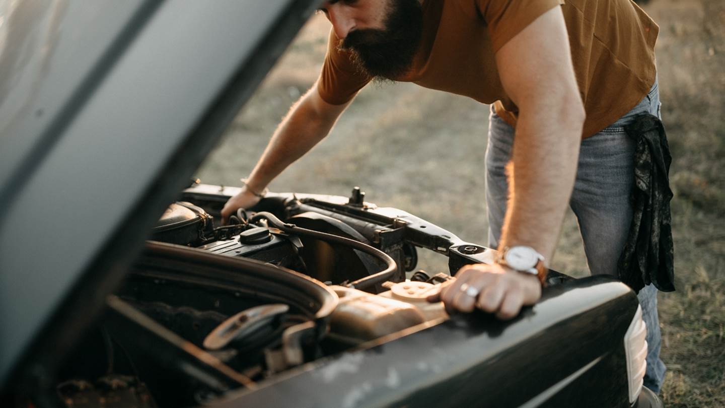 Γιατί 'μένουν' τα αυτοκίνητα στην Ελλάδα