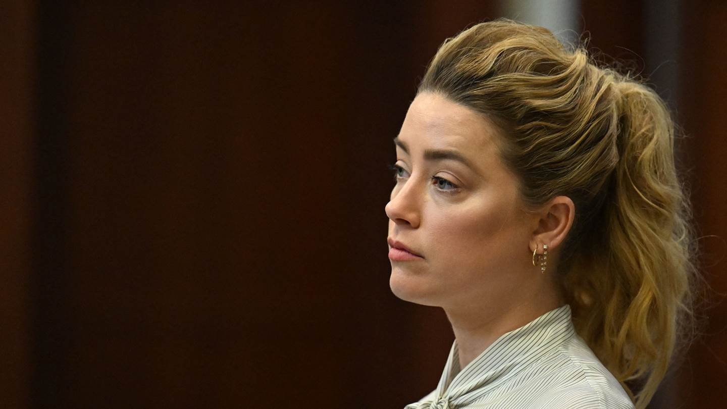 Γιατί διέγραψαν την Amber Heard από το Twitter;