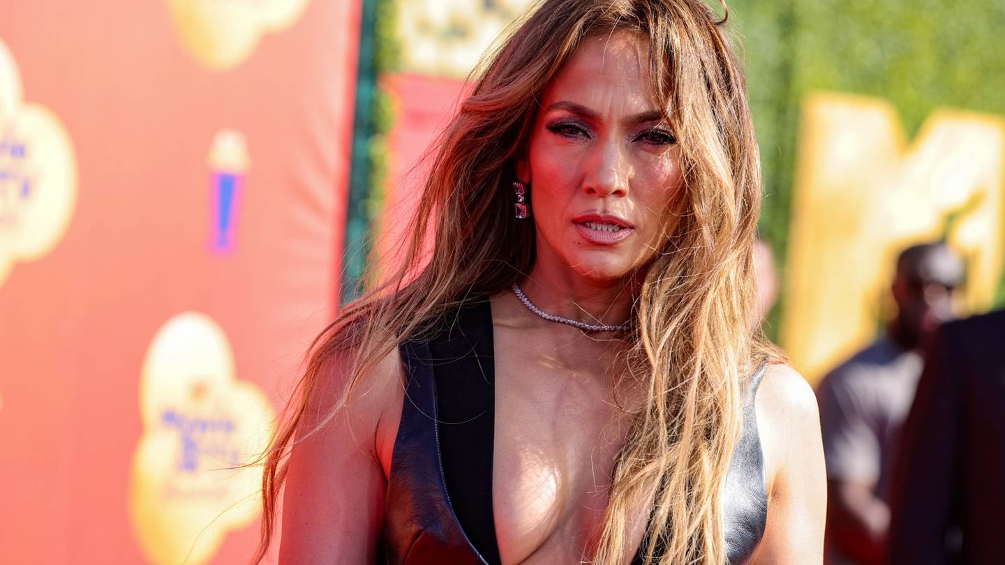 Σε άλλα νέα, η Jennifer Lopez γιόρτασε ολόγυμνη τα γενέθλιά της