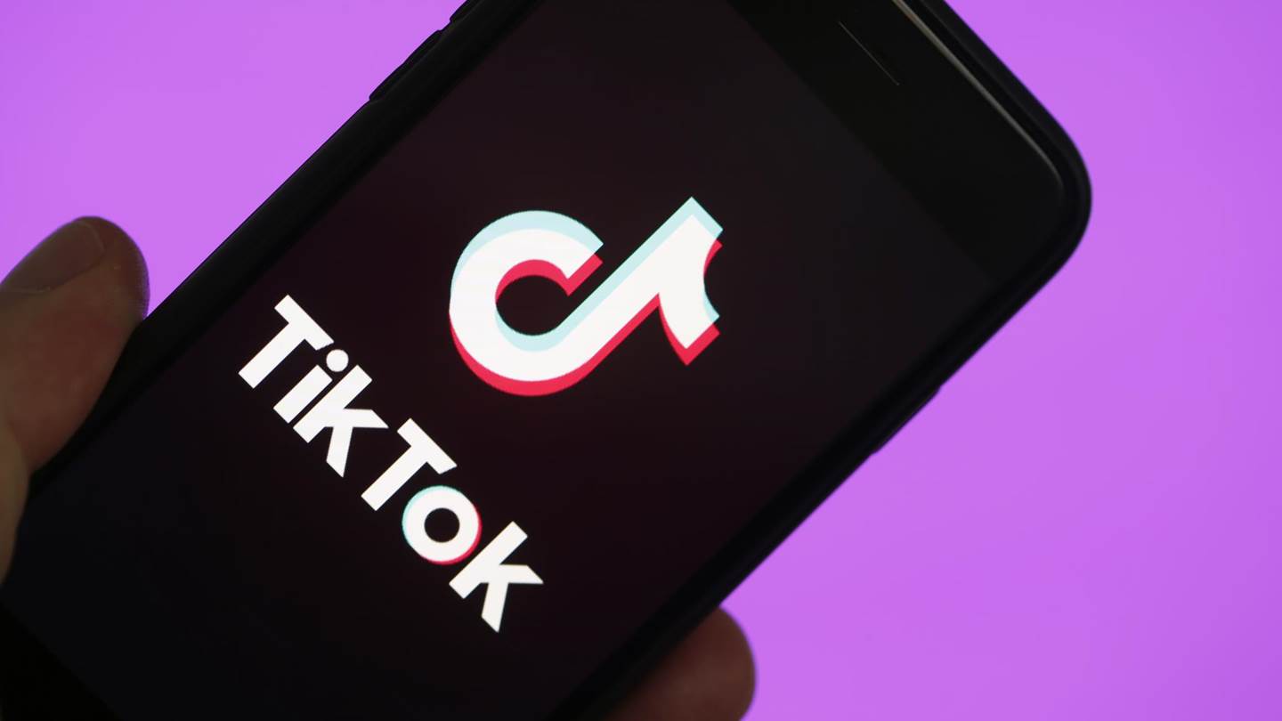 Η κυβέρνηση Trump εξετάζει την απαγόρευση του Tik Tok στις ΗΠΑ
