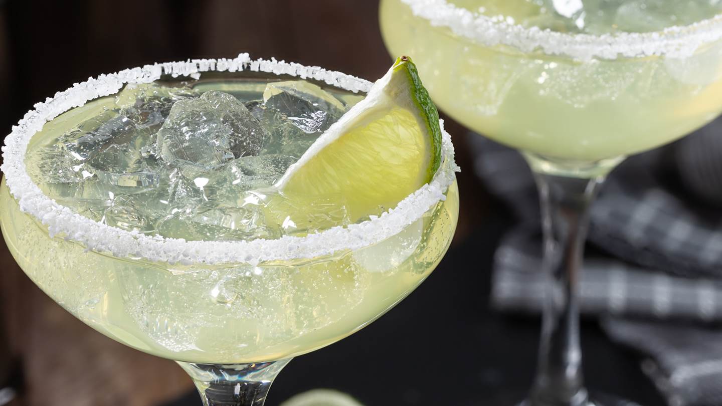 Μαργαρίτα vs Μοχίτο, τι να προτιμήσεις για λιγότερο hangover