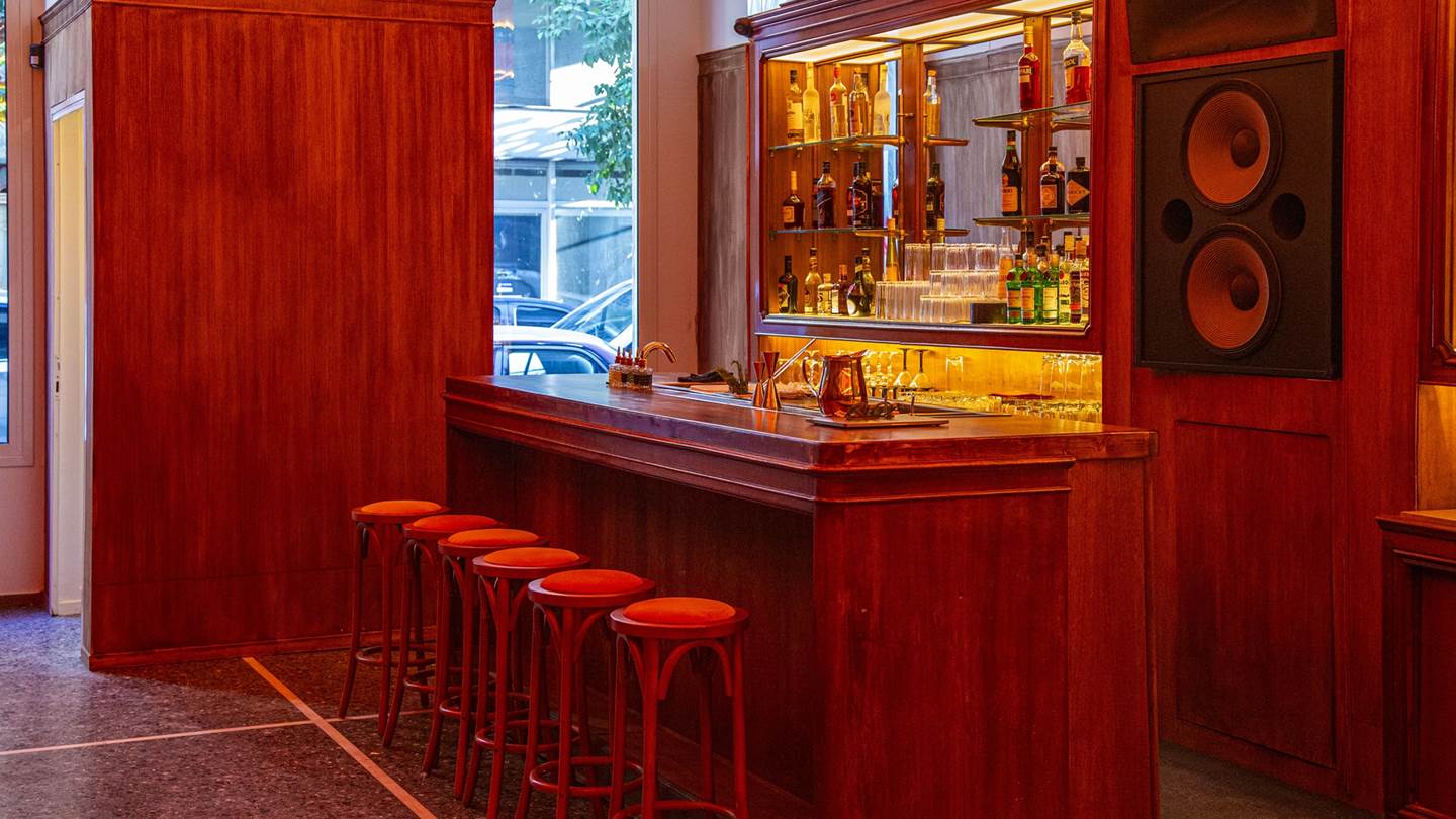 Το μπαρ για το οποίο θα μιλά σύντομα όλη η Αθήνα είναι απλά... Τέλειον