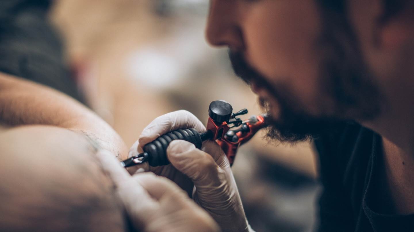 Γιατί κάνουμε τατουάζ; Η επιστήμη απαντά