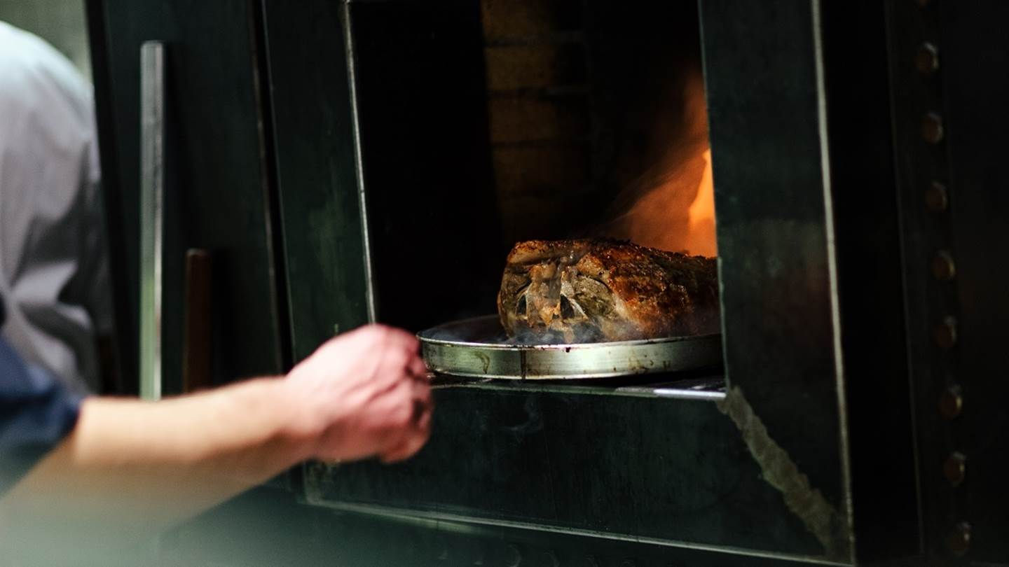 Οι Κυριακές έχουν ξανά Sunday Roast στο Vezene