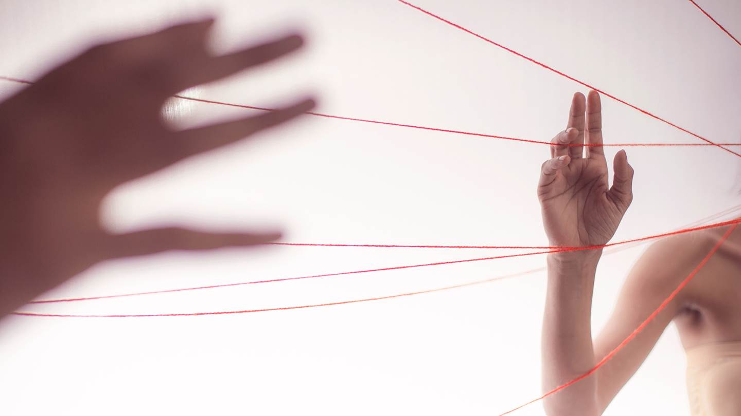 Γιατί η θεωρία της αόρατης κλωστής μας αφορά όλους