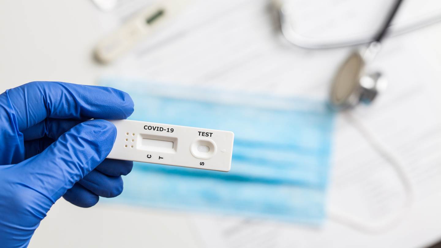 Rapid test αρνητικό, PCR θετικό