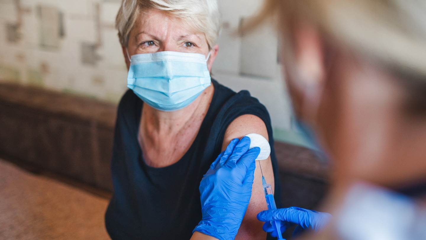 Ο λόγος που 'πάγωσαν' οι εμβολιασμοί με J&J ή Astrazeneca