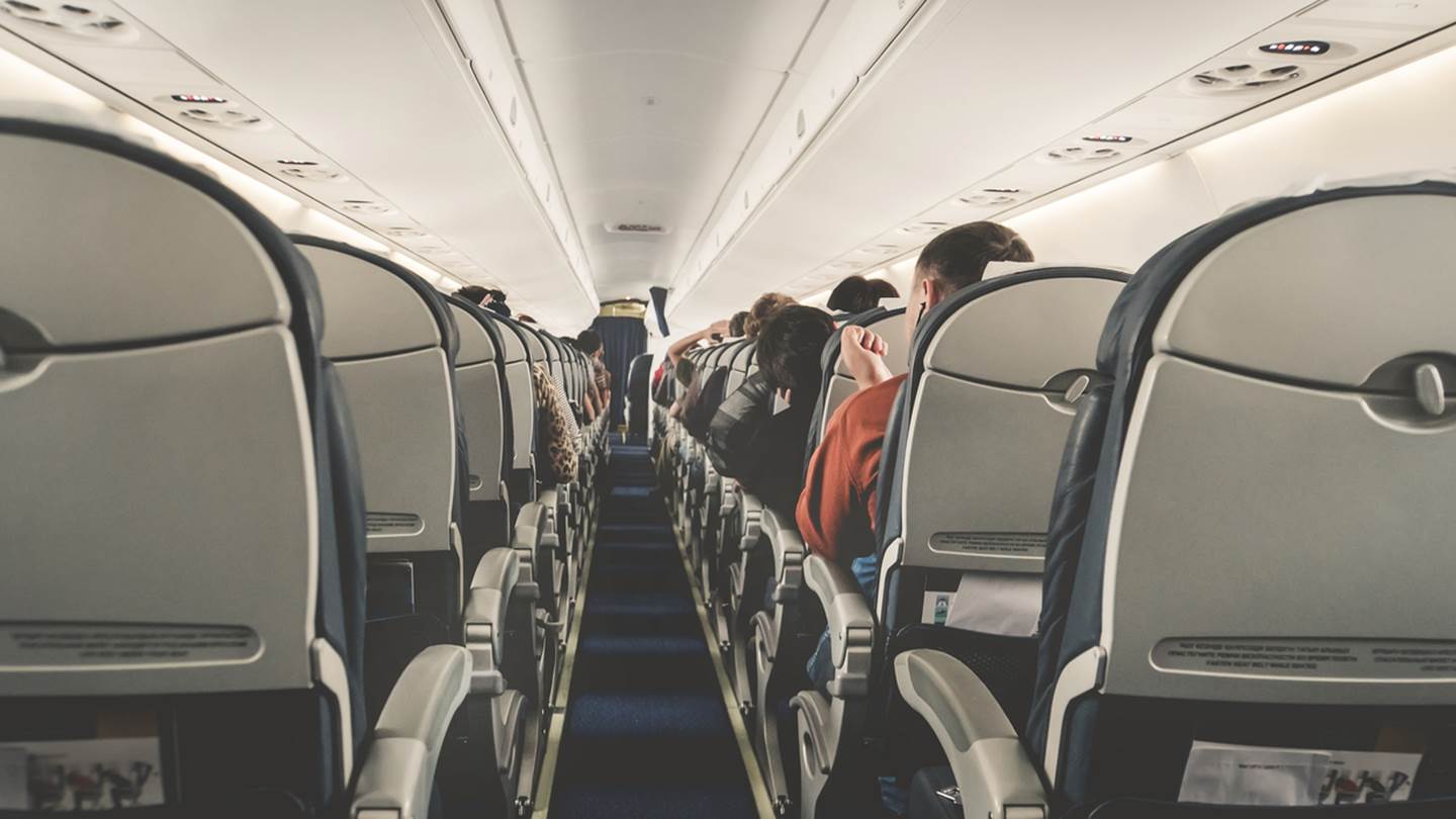 Φινάλε για το άδειο μεσαίο κάθισμα στα αεροπλάνα