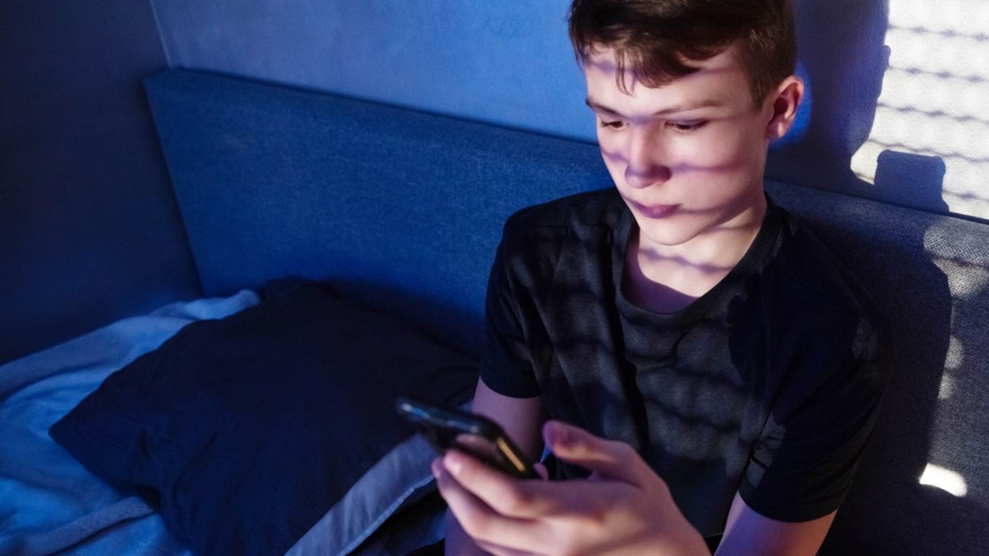 Γιατί οι έφηβοι προτιμούν να μιλάνε με την Τεχνητή Νοημοσύνη και όχι μεταξύ τους